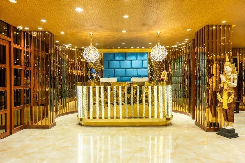 Aura Thai Unisex Salon And Spa